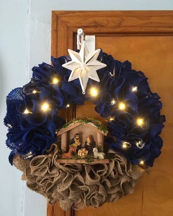 Nostalgic Nativity Scene Wreath