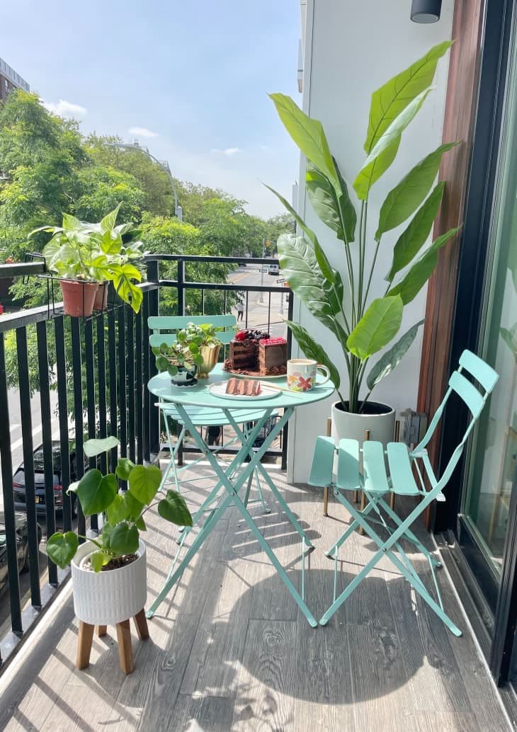 Charming Balcony Retreat with Refreshing Greens