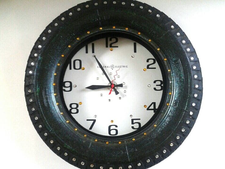 Eco-Friendly Tire Clock with Modern Charm