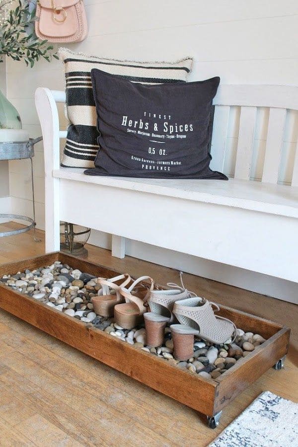 Chic Rolling Pebble Shoe Tray