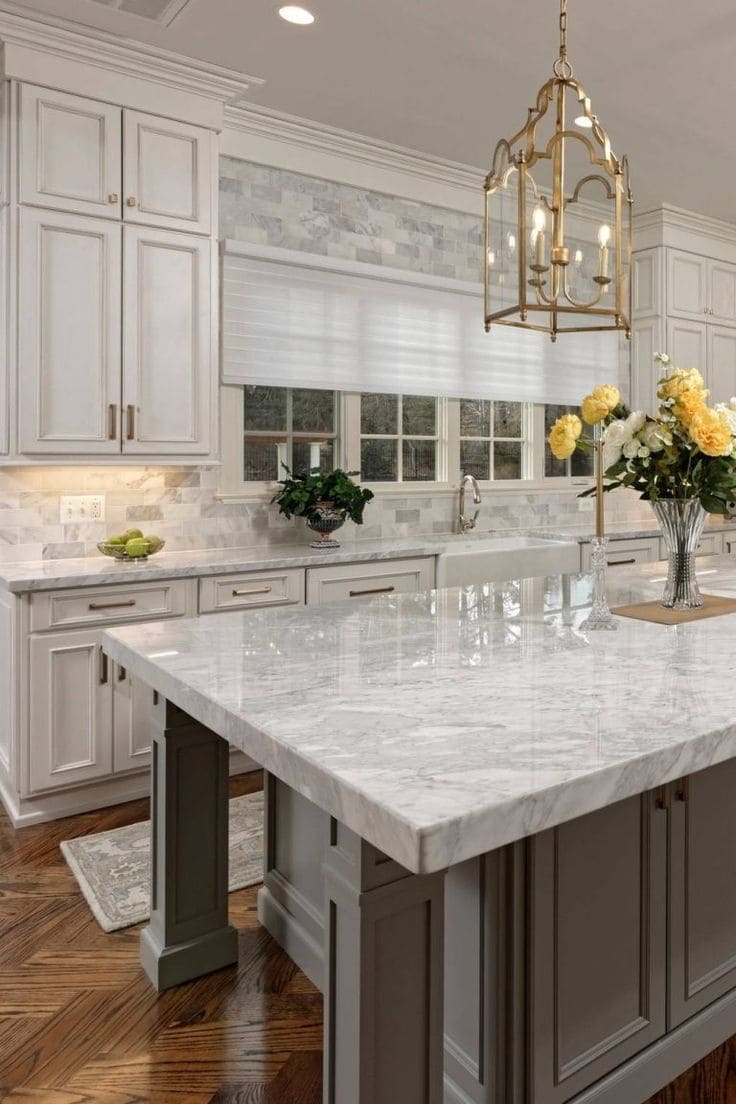 Luxurious White Kitchen with Marble Elegance