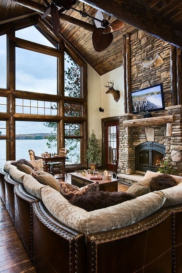 Rustic Lakeside Retreat with a Cozy Fireplace